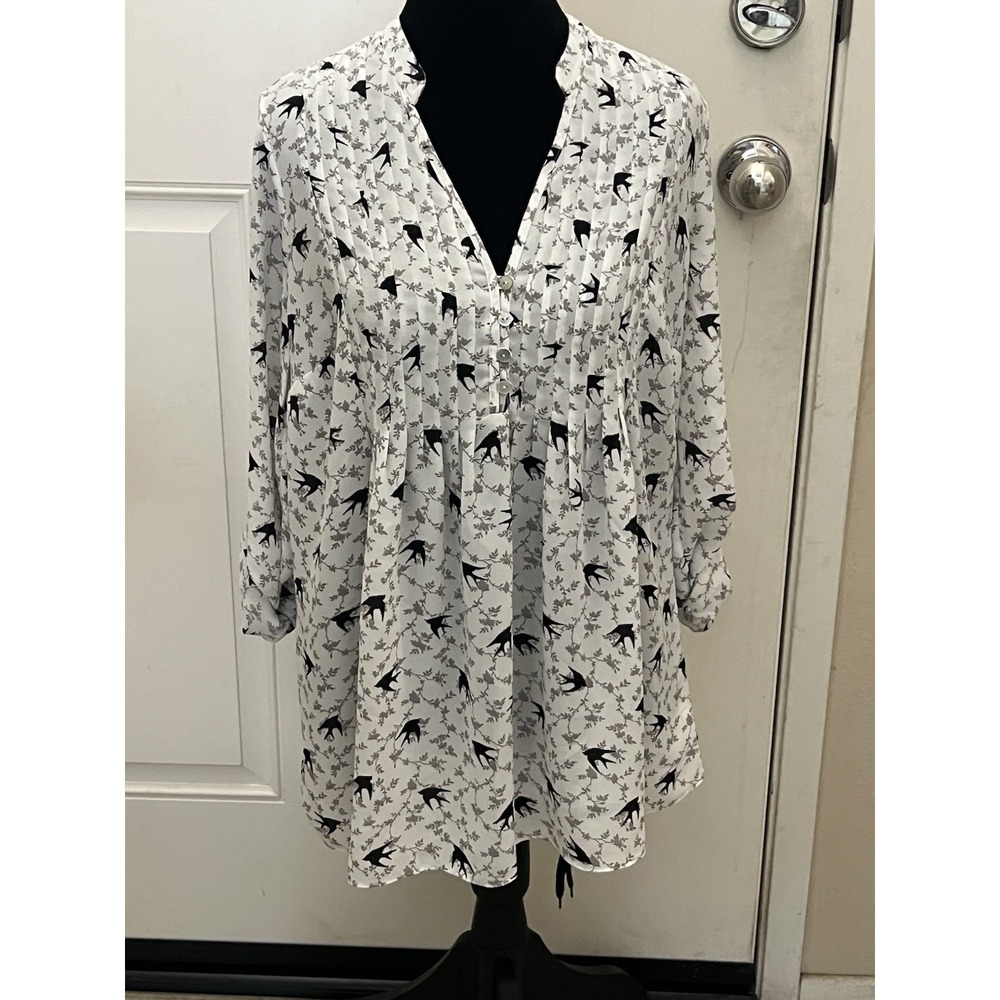 A Pea in the Pod Pintuck Vneck Bird Roll Tab Sleeves Maternity Top Sz Small